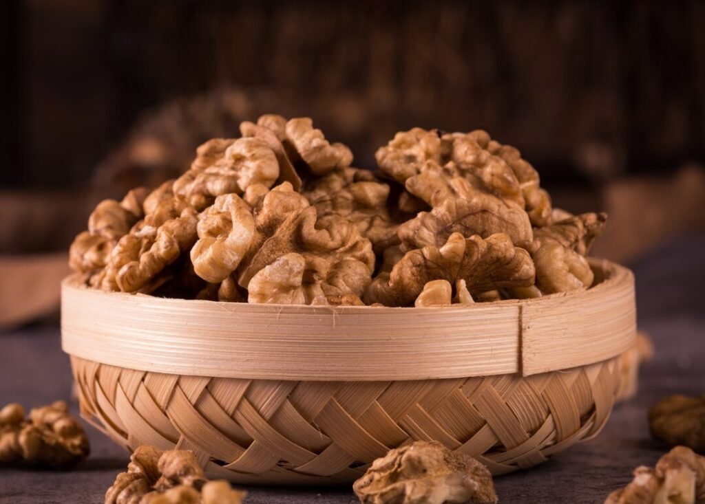 walnuts-bowl_1127-119